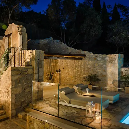 Ipoliti Luxury Living *